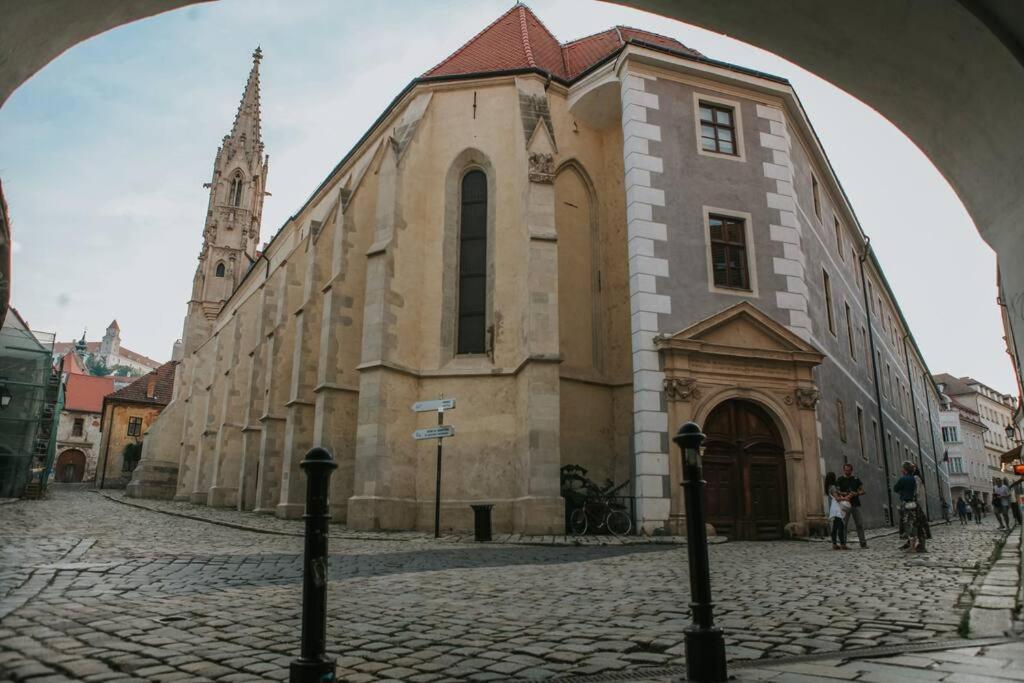 Cozy Apartment In The Heart Of The Historic City براتسيلافا المظهر الخارجي الصورة